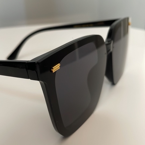 OVERSIZED SUNGLASSES BLACK with CASE - Picture 4 of 8